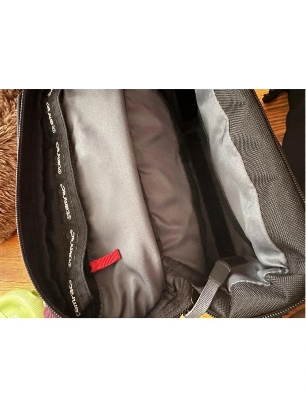 Tamrac Camera Bag Velocity 7x Sling Pack 5767 Adjustable Straps Model Photograph